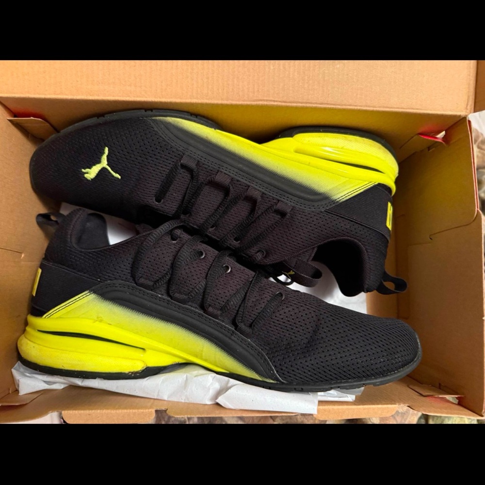 Mens Puma Tennis Shoes Slightly Worn Great Condition